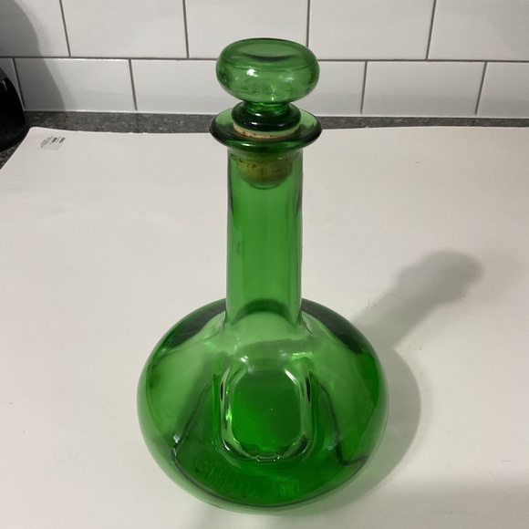 VTG 1960s LJ McGuiness & Co Green Glass Liquor Bottle Decanter with Cork Stopper - Picture 1 of 6